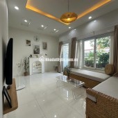 Cần bán gấp căn hộ full nội thất cao cấp ở trung tâm Quận 2, TPHCM